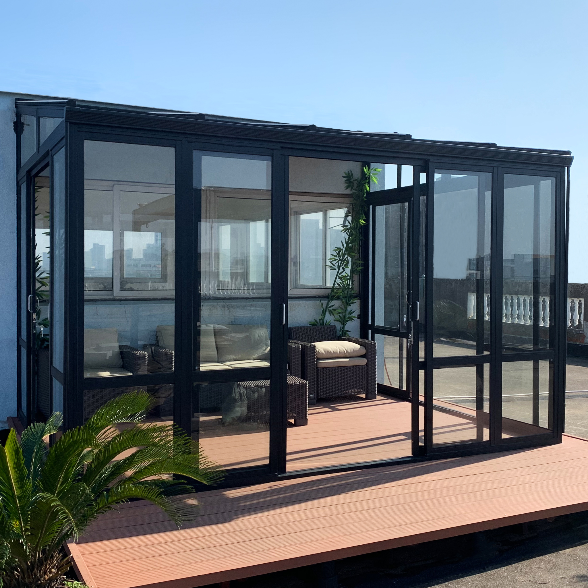 Uterum 10,7m² | Säkerhetsglas och kanalplast | Aluminiumstomme | Svart Uterum 10,7m² | Säkerhetsglas och kanalplast | Aluminiumstomme | Svart