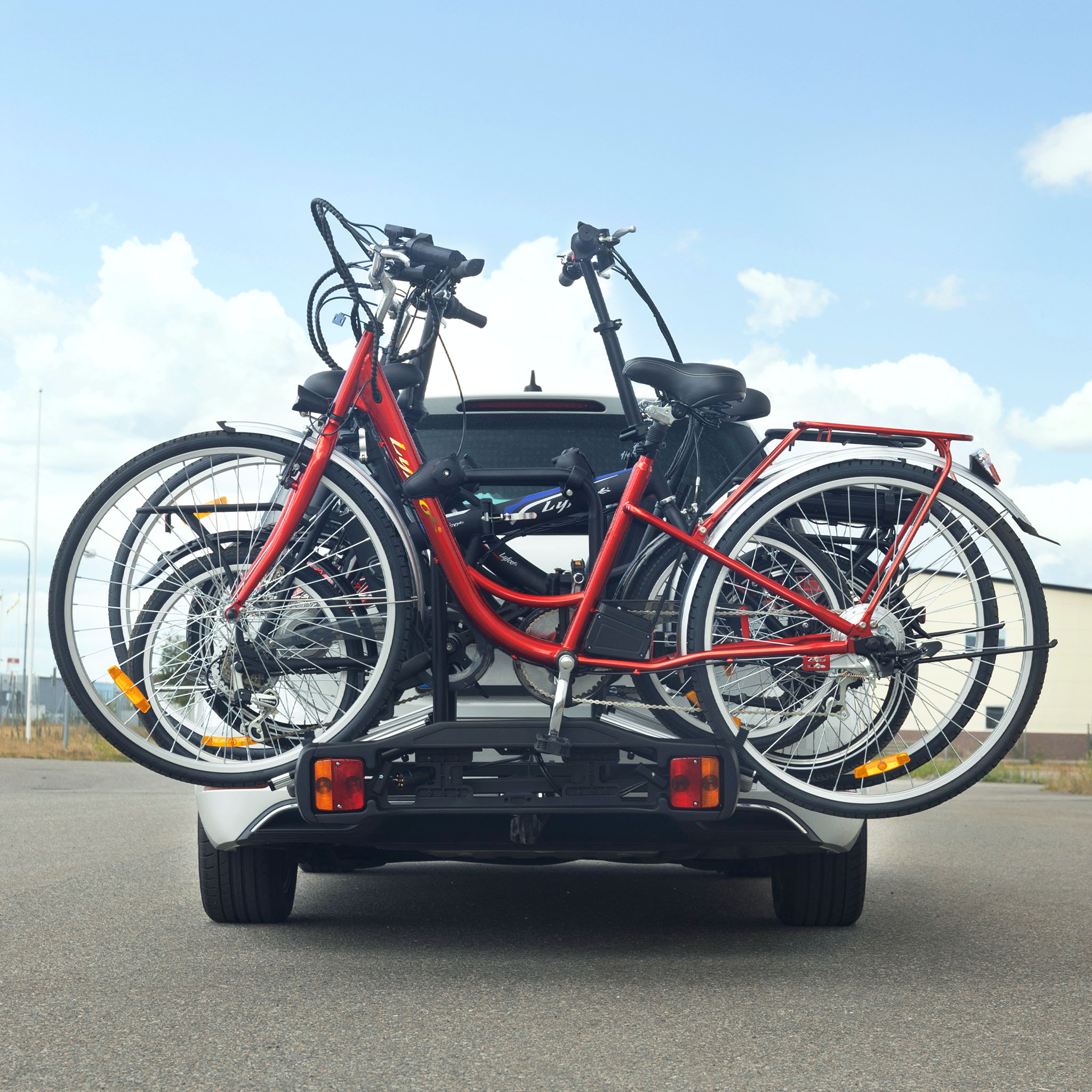 Cykelh�llare bil med lyse | F�r 4 cyklar