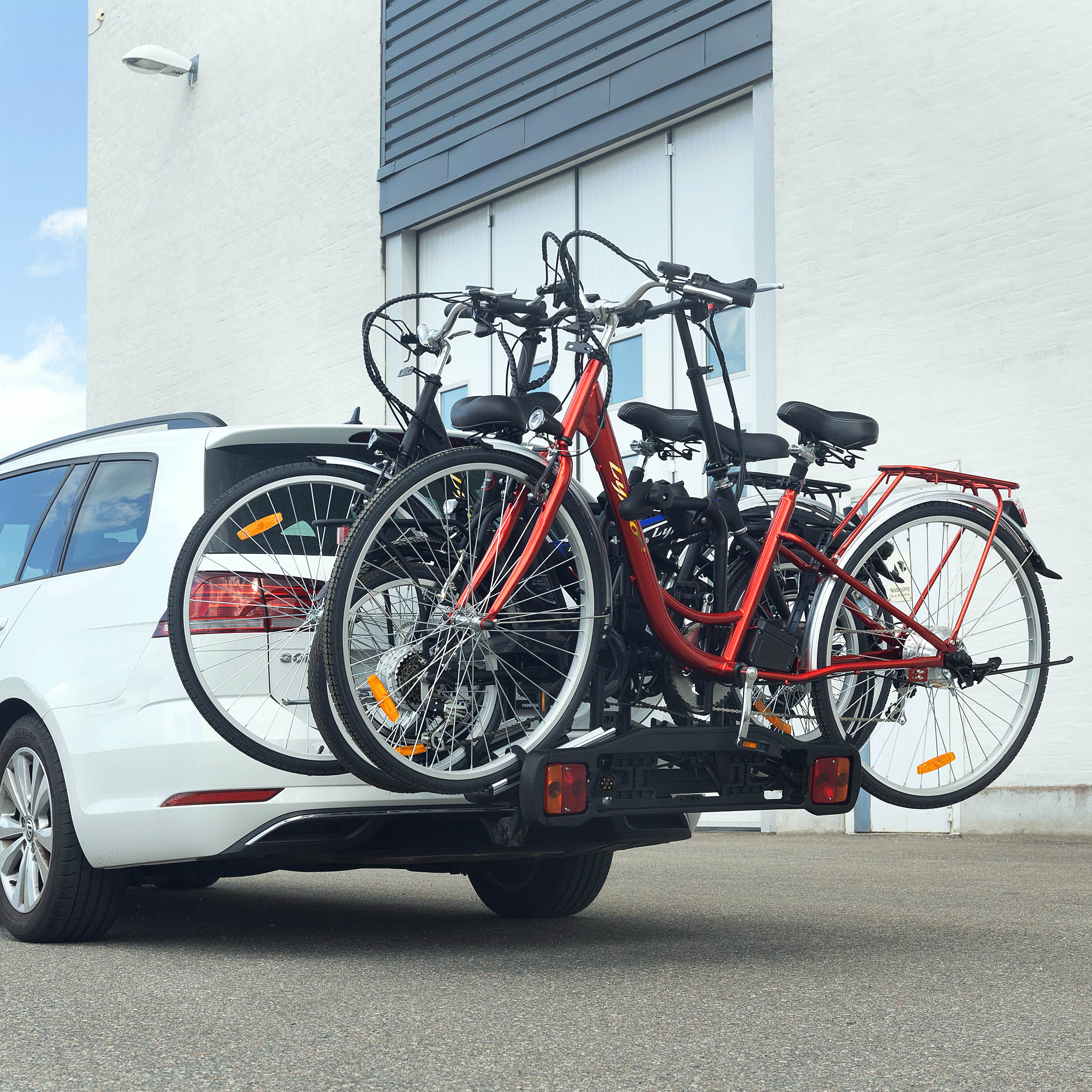 Cykelh�llare bil med lyse | F�r 4 cyklar