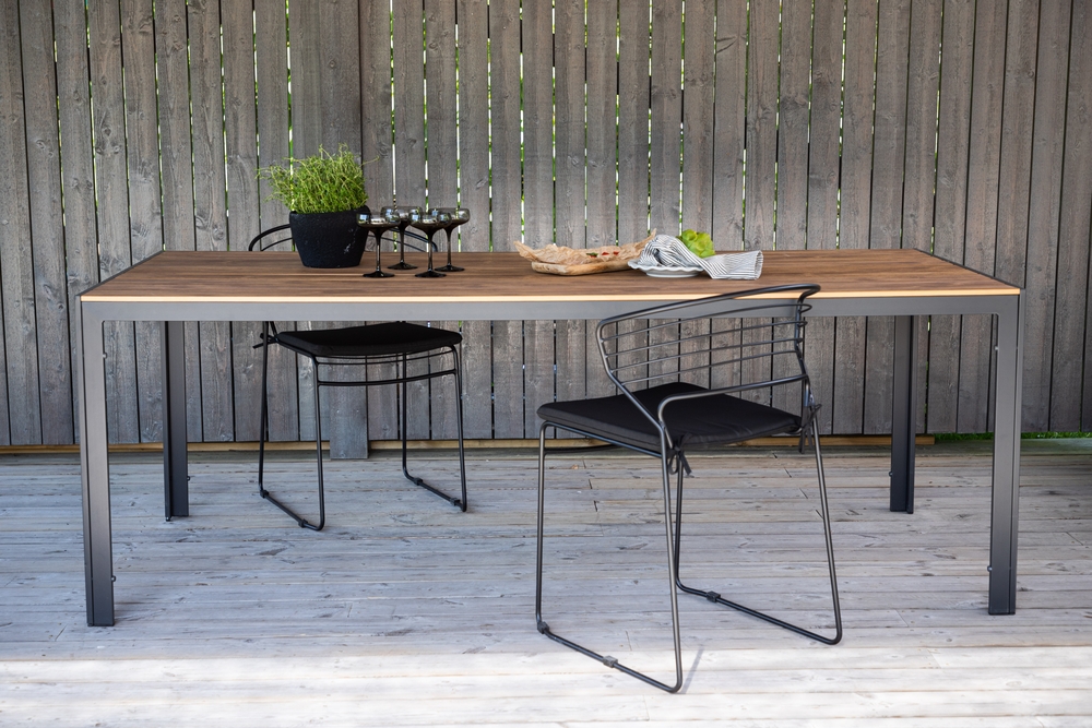 Matbord 205x90 cm i polywood och svart aluminium f�r uteplats | Break