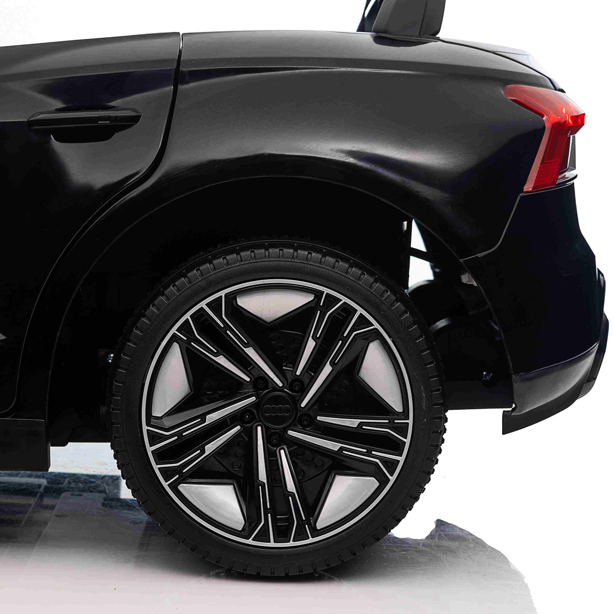Elbil för barn Audi RS e-tron GT | 12V - 2x25W | 7Ah | Svart Elbil för barn Audi RS e-tron GT | 12V - 2x25W | 7Ah | Svart