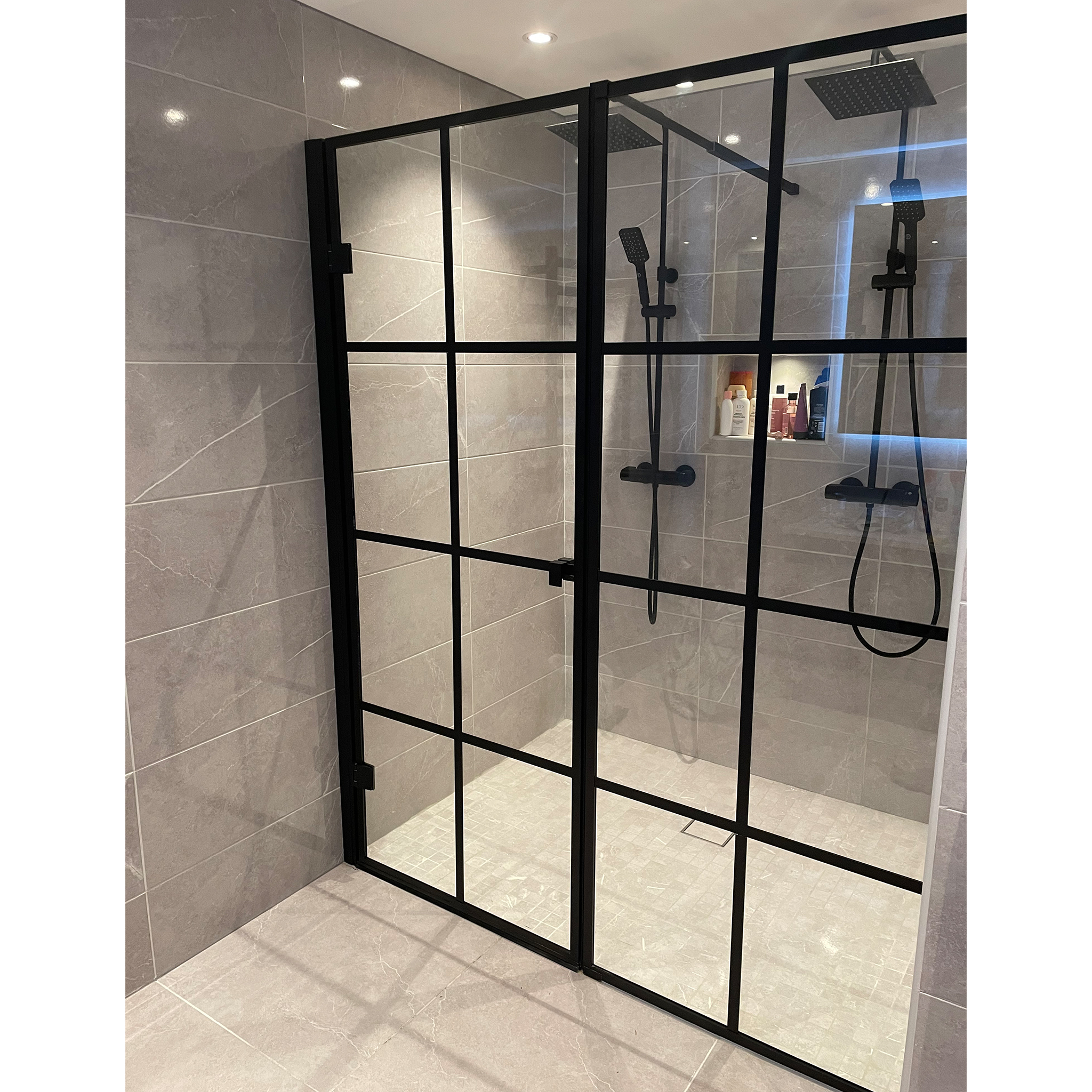 Duschv�ggar med svarta profiler | 8mm s�kerhetsglas