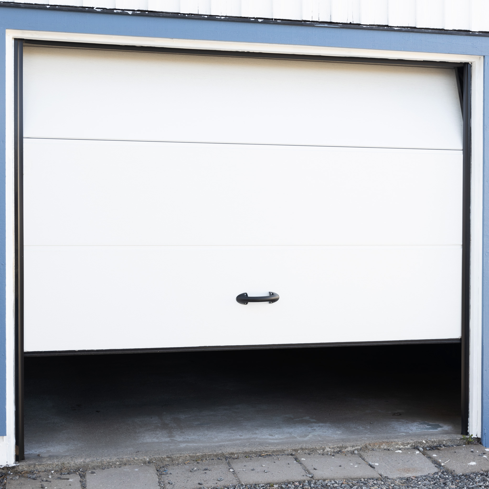 Garageport Takskjutport med fjärrstyrning | 2,4m bred Garageport Takskjutport med fjärrstyrning | 2,4m bred