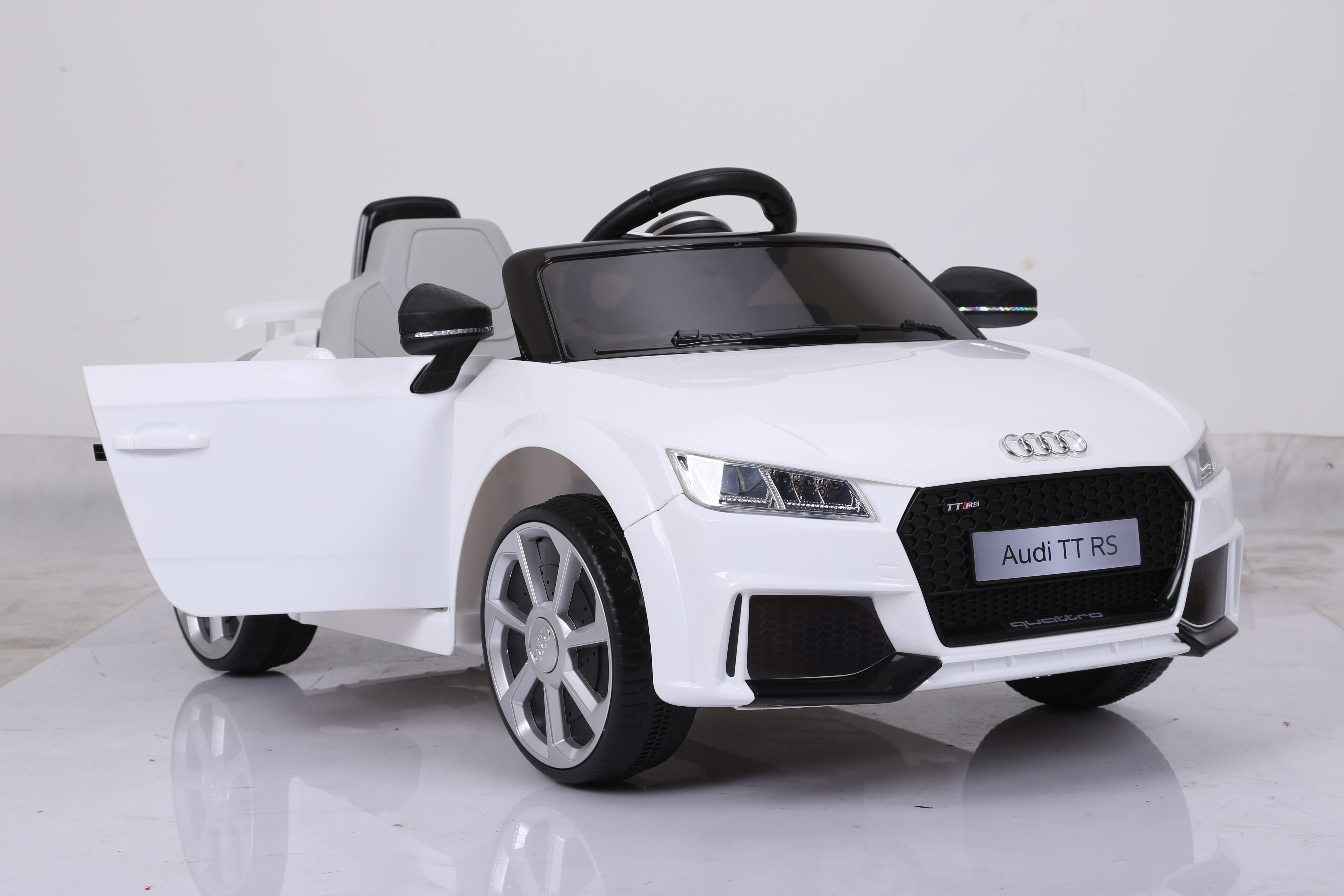 Elbil för Barn | Audi TT RS Roadster | 2.4G Fjärrkontroll | Vit Elbil för Barn | Audi TT RS Roadster | 2.4G Fjärrkontroll | Vit