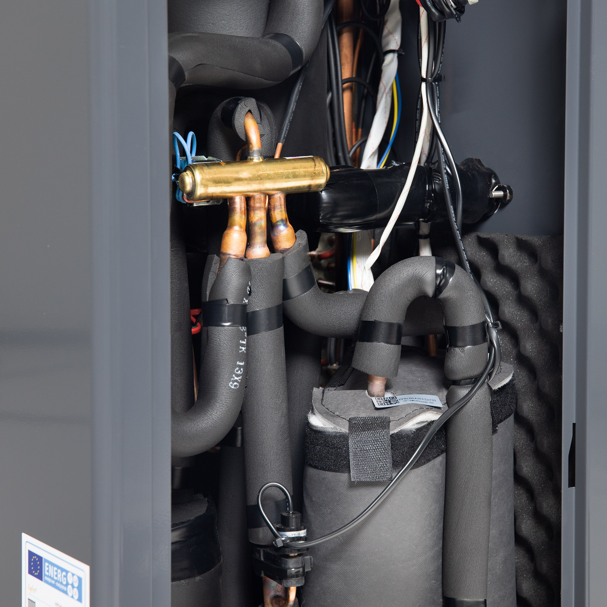 Luft/vatten Värmepump 16kW | Värmer 220m² | Klarar -30°C | Inverter | WiFi Luft/vatten Värmepump 16kW | Värmer 220m² | Klarar -30°C | Inverter | WiFi