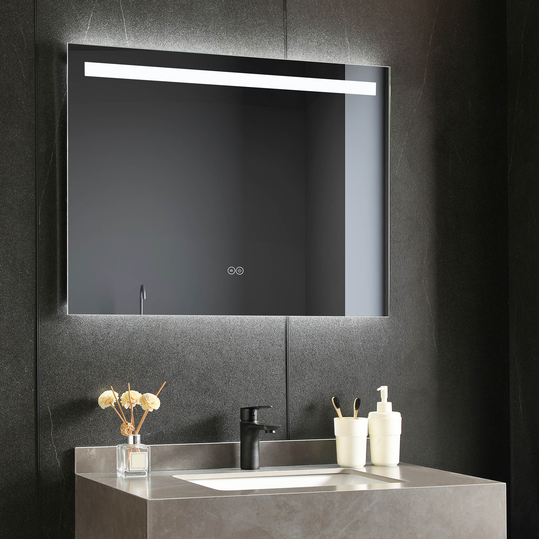 Badrumsspegel med LED-belysning & anti-fog-funktion Badrumsspegel med LED-belysning & anti-fog-funktion