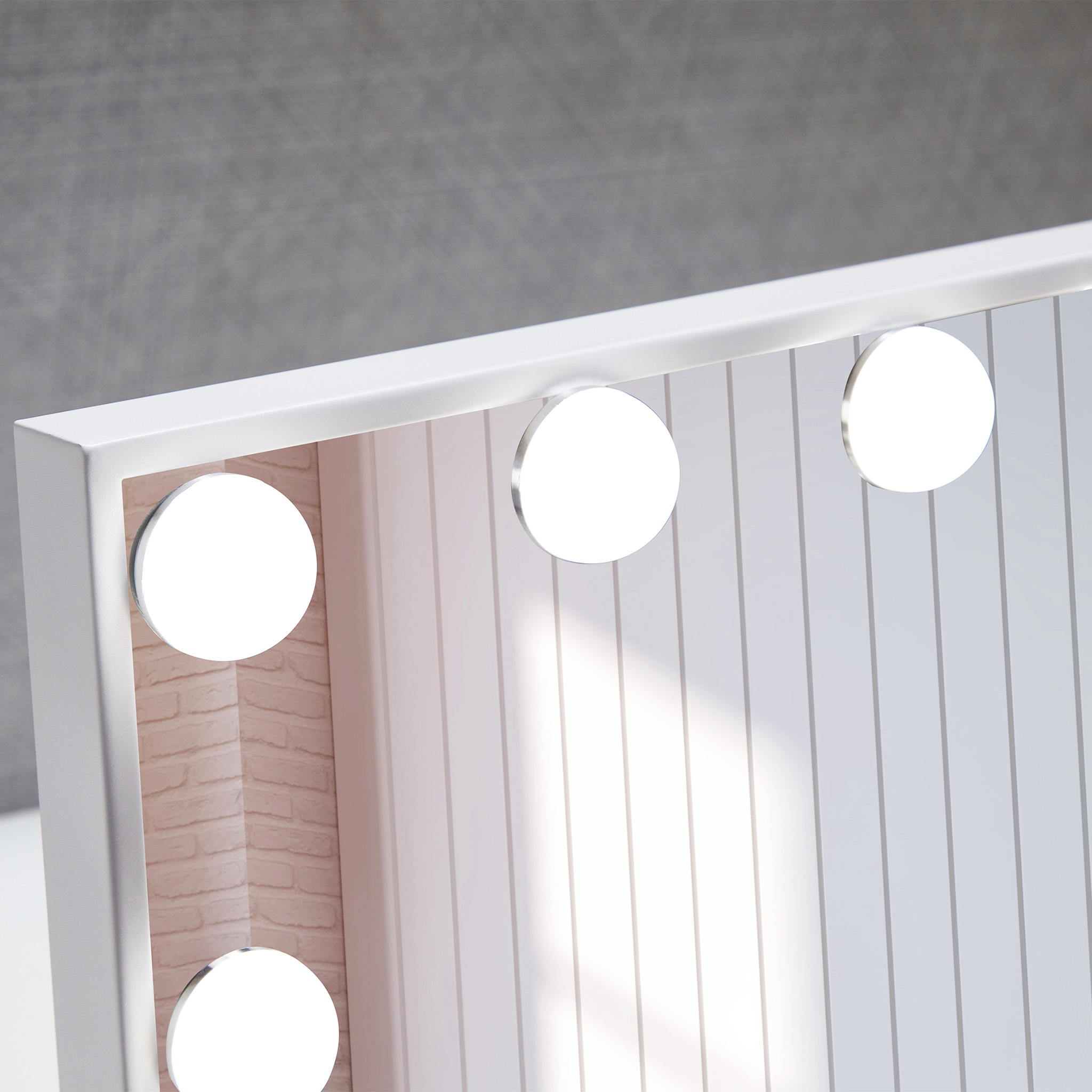 Sminkspegel p� fot med LED-belysning | Pamela