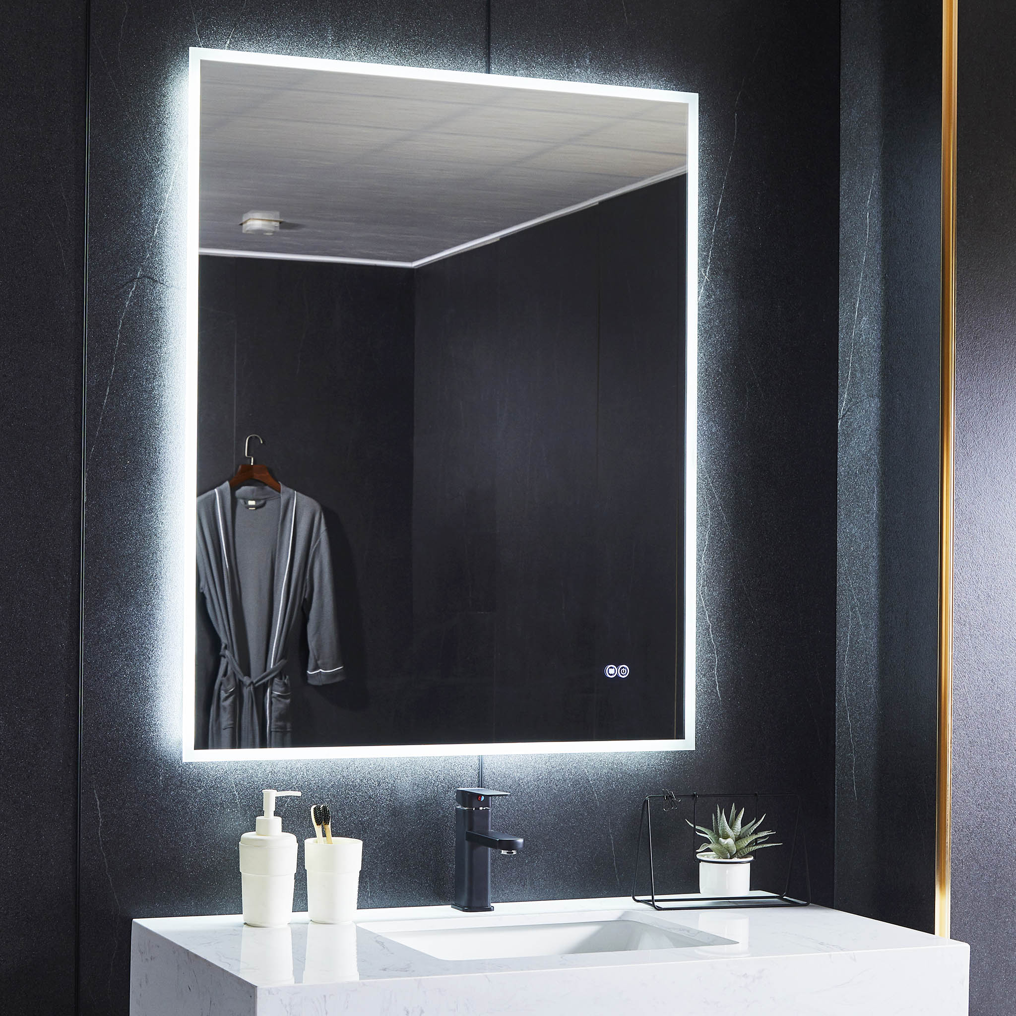 Spegel med LED-belysning och anti-fog-funktion Spegel med LED-belysning och anti-fog-funktion