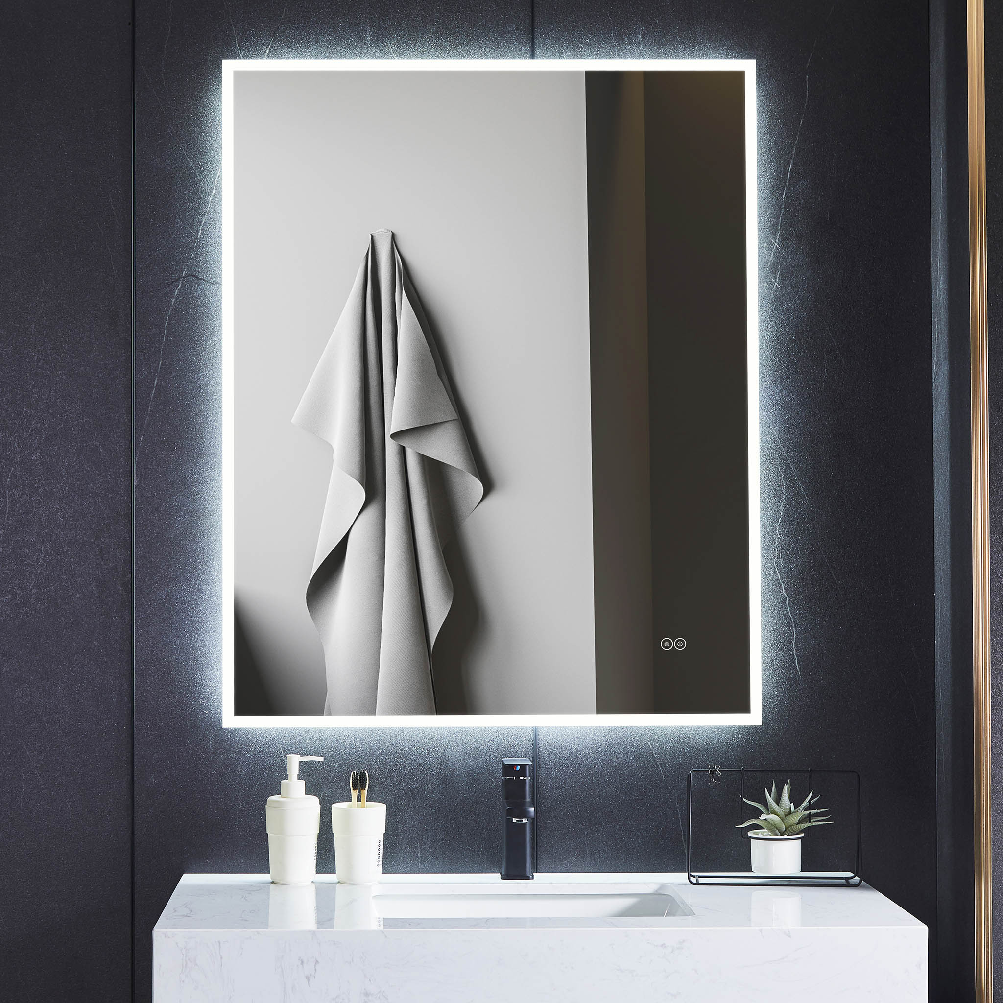Spegel med LED-belysning och anti-fog-funktion Spegel med LED-belysning och anti-fog-funktion