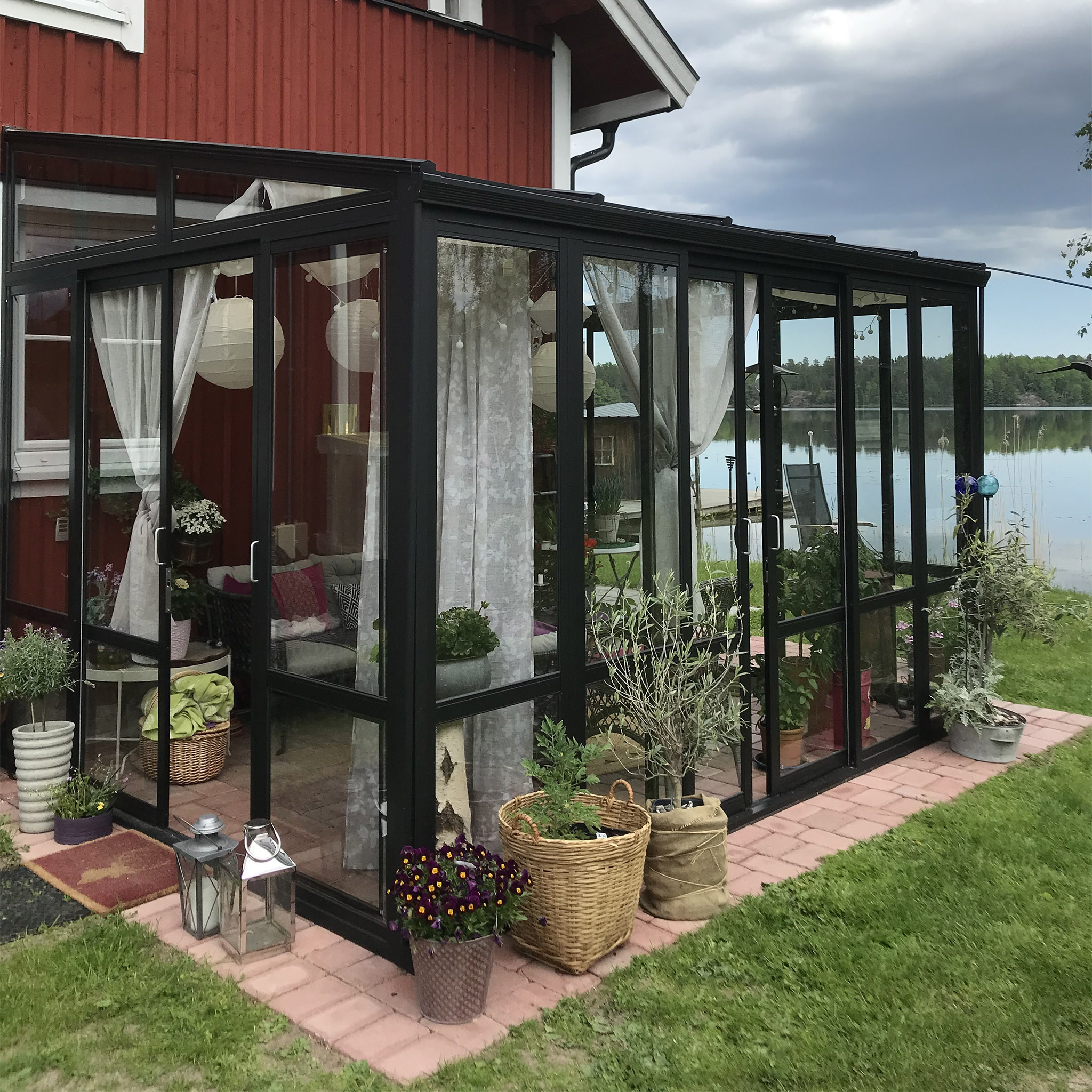 Uterum 10,7m² | Säkerhetsglas och kanalplast | Aluminiumstomme | Svart Uterum 10,7m² | Säkerhetsglas och kanalplast | Aluminiumstomme | Svart