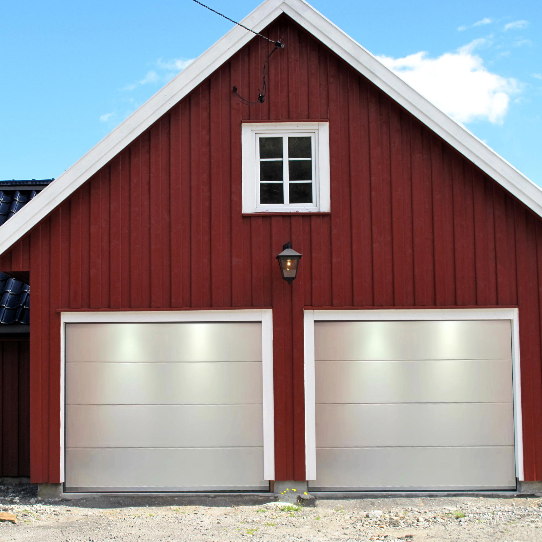 Garageport Takskjutport med fjärrstyrning | 2,5m bred Garageport Takskjutport med fjärrstyrning | 2,5m bred