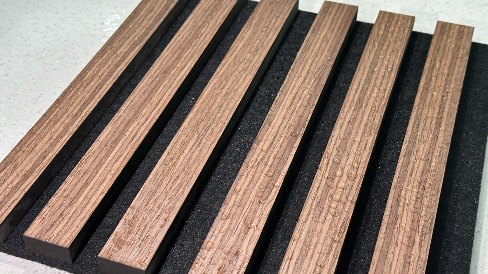 Trälamell akustikpaneler | 2700x600x21mm | Valnöt Trälamell akustikpaneler | 2700x600x21mm | Valnöt