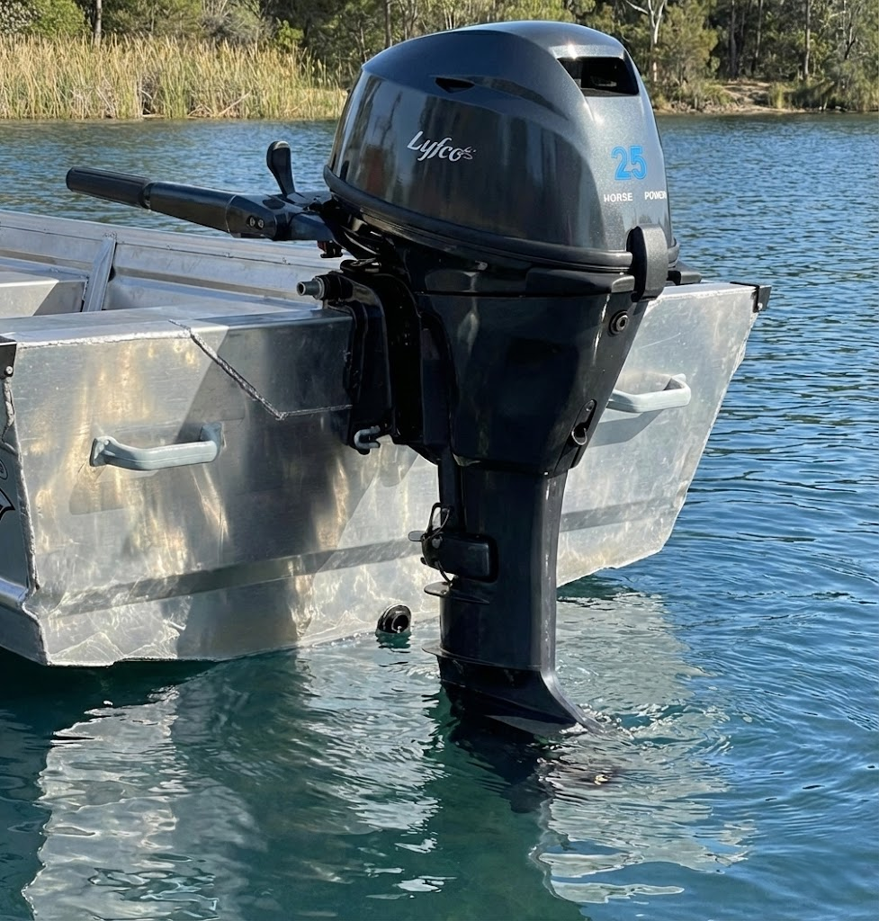 Båtmotor 25 hk | 2-cylindrig 4-takt | Kraftfull & bränslesnål | 24 L bränsletank | Lång rigg Båtmotor 25 hk | 2-cylindrig 4-takt | Kraftfull & bränslesnål | 24 L bränsletank | Lång rigg