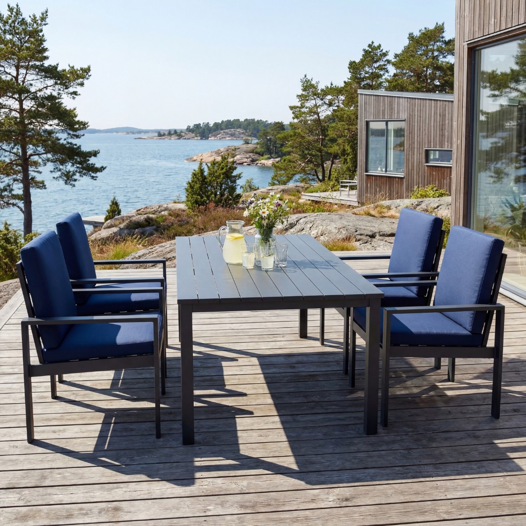 Matgrupp i aluminium | Svart | Bord & 4 stolar | Hamnviken Matgrupp i aluminium | Svart | Bord & 4 stolar | Hamnviken