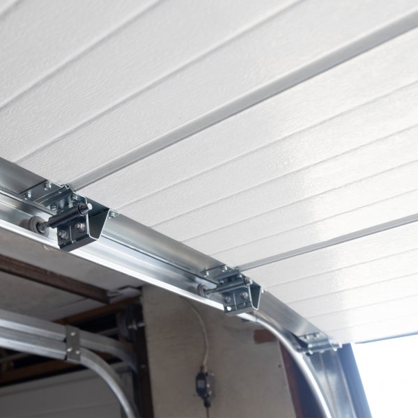 Garageport Takskjutport med fjärrstyrning | 2,4m bred Garageport Takskjutport med fjärrstyrning | 2,4m bred