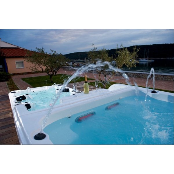 Swimspa Infinity | Simspa med massage & simjets | Balboa® styrsystem & Aristech® akryl Swimspa Infinity | Simspa med massage & simjets | Balboa® styrsystem & Aristech® akryl