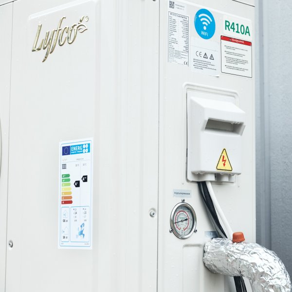 Luft-vatten v�rmepump 24kW | Klarar -30�C | V�rmer 300m� | Inverter | WiFi