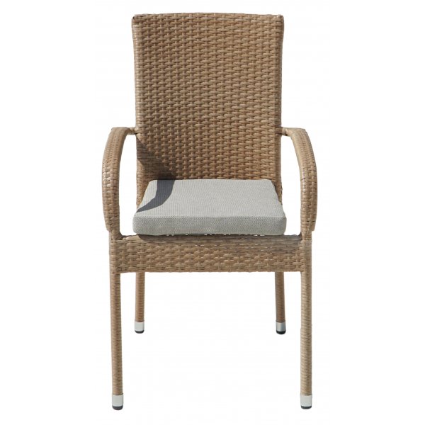 Stapelbar utestol med dyna | Naturfärgad konstrotting | Majken Stapelbar utestol med dyna | Naturfärgad konstrotting | Majken