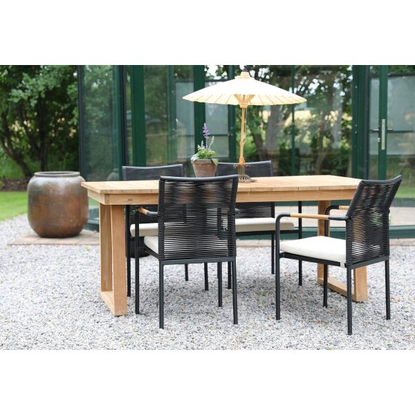 Saltö utematgrupp matbord 180x100 cm med 4 st Skanör karmstolar - Teak/Svart Saltö utematgrupp matbord 180x100 cm med 4 st Skanör karmstolar - Teak/Svart