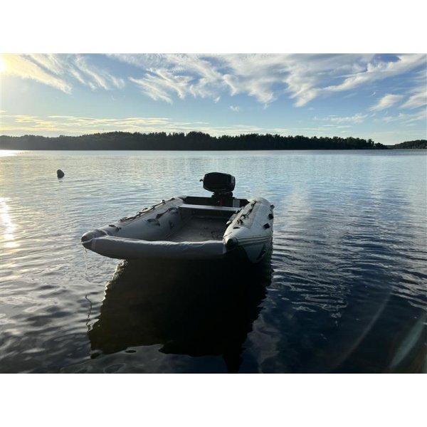 Katamaran Gummibt 300 cm | Uppblsbar bt fr 4 personer | Lyfco