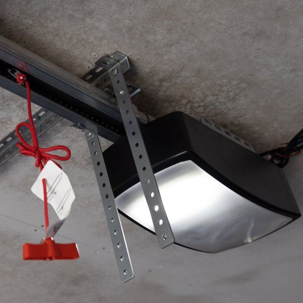 Garageport Takskjutport med fjärrstyrning | 2,4m bred Garageport Takskjutport med fjärrstyrning | 2,4m bred