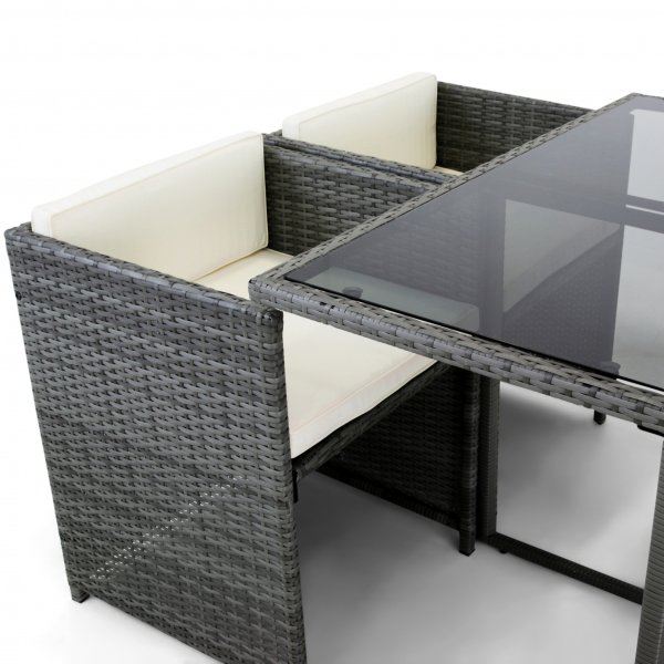 Platseffektiv matgrupp | 4 stolar i konstrotting | Lyfco Malmön Platseffektiv matgrupp | 4 stolar i konstrotting | Lyfco Malmön