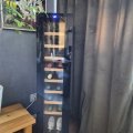 Kundbild Vinkyl 18 flaskor | Extra tystg�ende | LED-belysning | 25cm smal: Mycket n�jd. Bra storlek. K�nns...