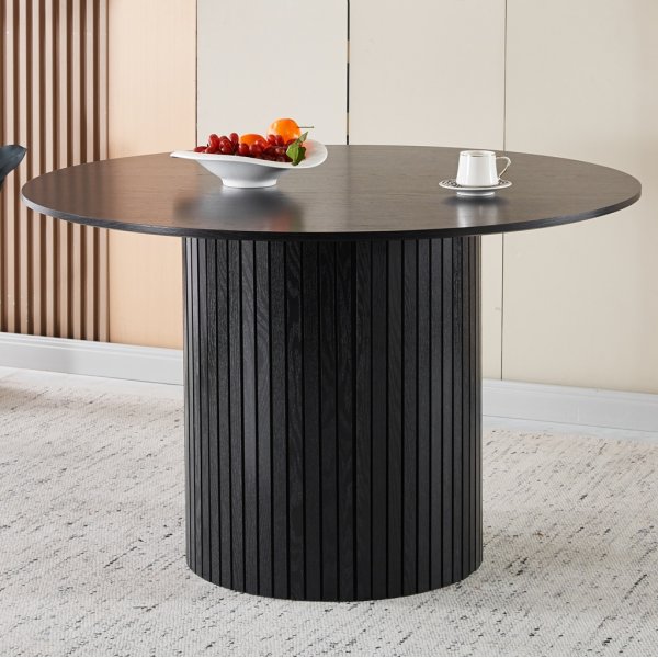 Runt matbord 120 cm i svart ek med plats för 4–5 personer | Ludvig Runt matbord 120 cm i svart ek med plats för 4–5 personer | Ludvig