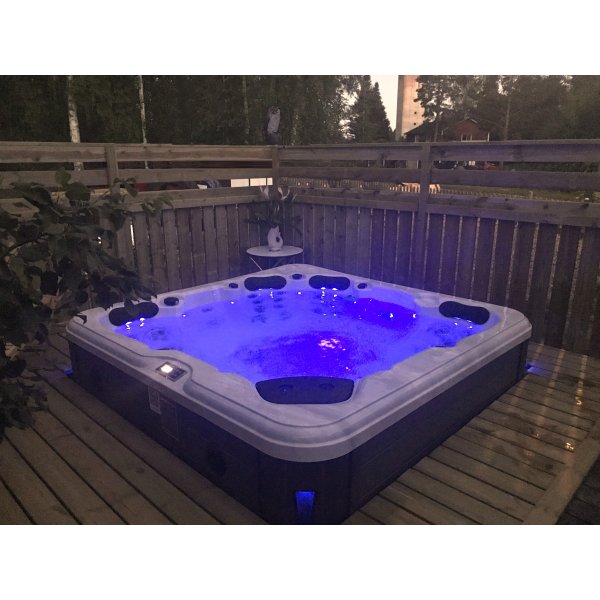 Spabad Ceres Premium - 5-6 Personer | Balboa Styrsystem | LX Pump