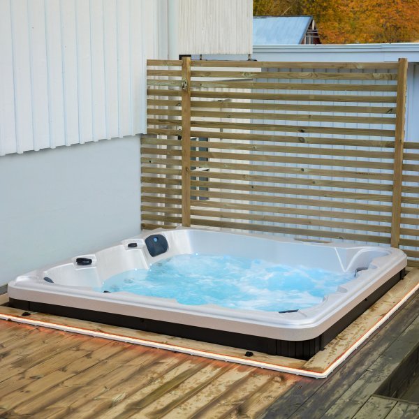Spabad Poseidon- 5�6 personer | Lucite� akryl, Gecko� cirkulationspump & Balboa� styrsystem | 2026