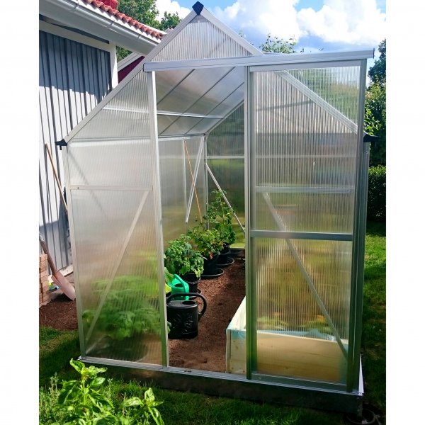 Klassiskt växthus i aluminium 5,9 m² | UV-skyddad kanalplast & bas ingår Klassiskt växthus i aluminium 5,9 m² | UV-skyddad kanalplast & bas ingår