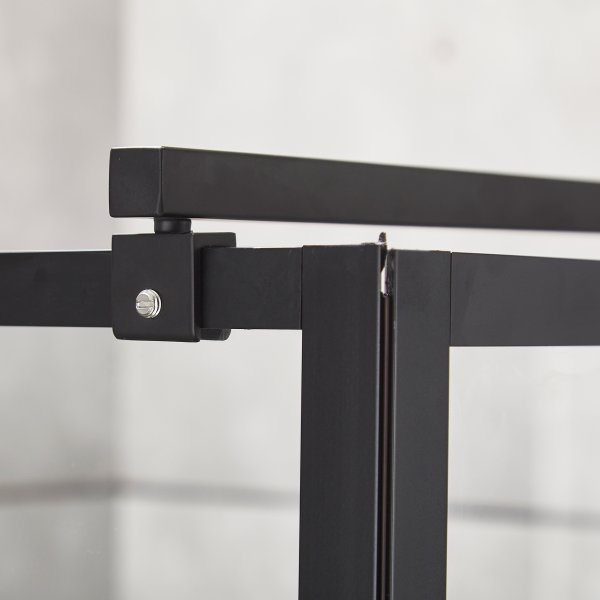 Duschväggar med svarta profiler och 6 mm säkerhetsglas Duschväggar med svarta profiler och 6 mm säkerhetsglas