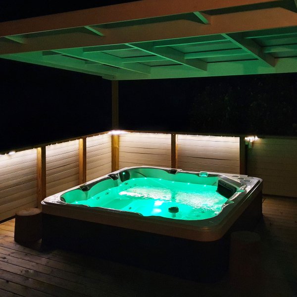 Spabad Eden - 5 personer | 215x215x86 cm | Balboa system | Lyfco Spabad Eden - 5 personer | 215x215x86 cm | Balboa system | Lyfco