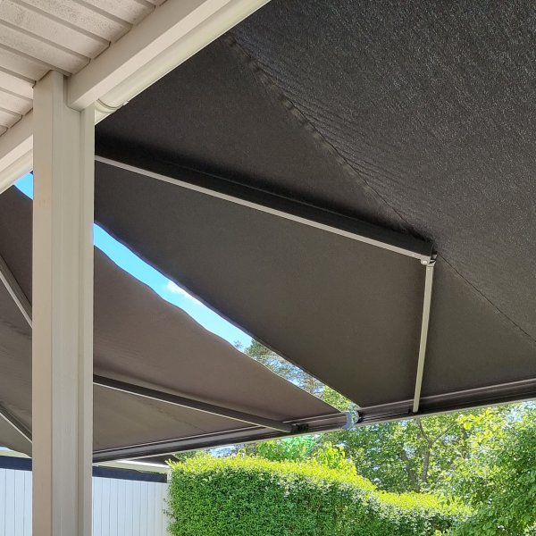 Terrassmarkis helkassett 4x3m | Motor & fj�rrkontroll | Svart - FYNDVARA