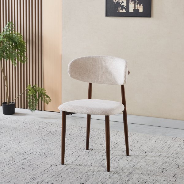 Matstol i beige tyg med valn�tsf�rgad stomme, 4-pack | Ingrid
