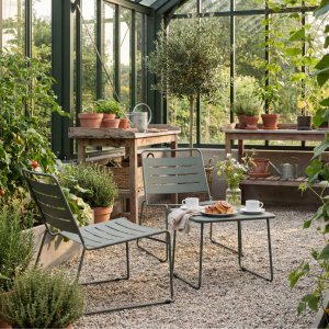 Caféset i stål – Olivgrönt balkongset för små uteplatser | Hjalmar Caféset i stål – Olivgrönt balkongset för små uteplatser | Hjalmar