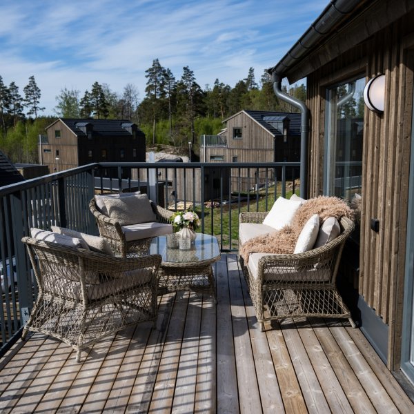 Loungegrupp i naturfärgad konstrotting | 4-delad med soffa, fåtöljer & bord | Ängsö Loungegrupp i naturfärgad konstrotting | 4-delad med soffa, fåtöljer & bord | Ängsö