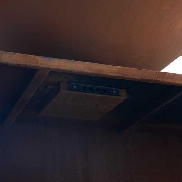 Vedeldad grill i cortenstål med skärbräda | Vemdalen Vedeldad grill i cortenstål med skärbräda | Vemdalen