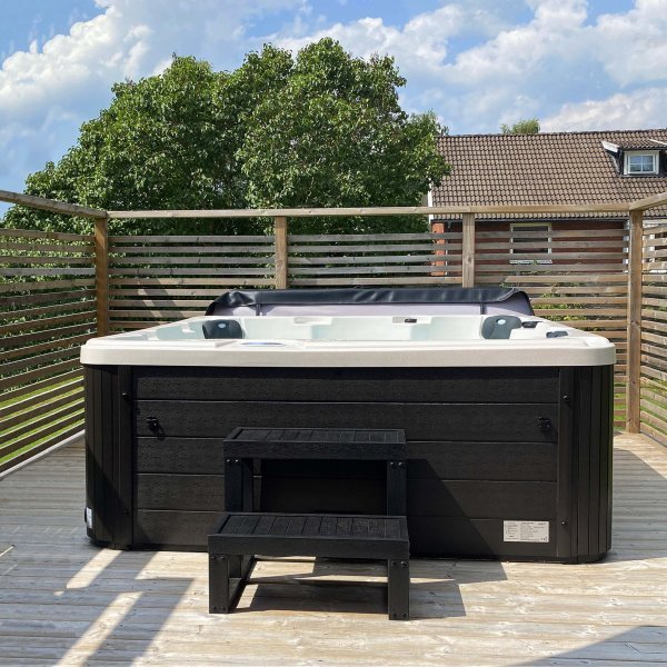 Spabad Poseidon- 5�6 personer | Lucite� akryl, Gecko� cirkulationspump & Balboa� styrsystem | 2026