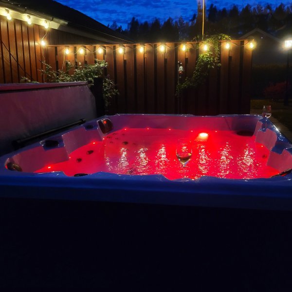 Spabad Poseidon– 5–6 personer | Lucite® akryl & Gecko® cirkulationspump | 2026 Spabad Poseidon– 5–6 personer | Lucite® akryl & Gecko® cirkulationspump | 2026