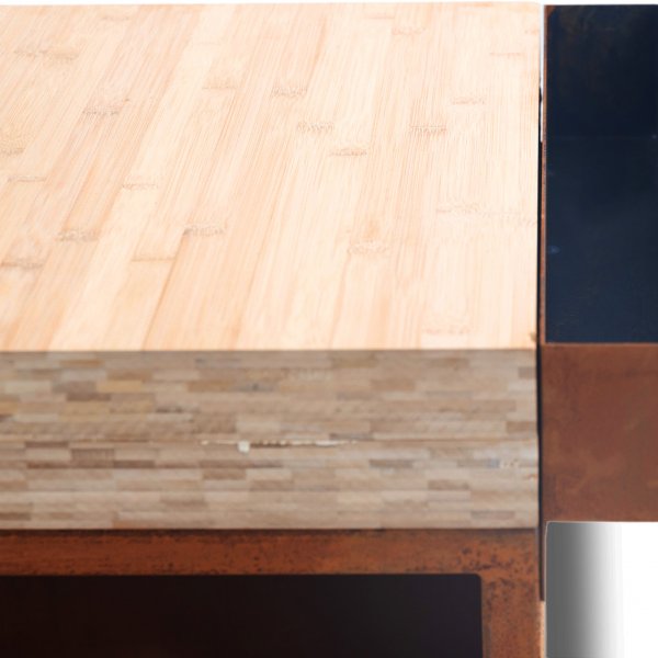 Vedeldad grill i cortenstål med skärbräda | Vemdalen Vedeldad grill i cortenstål med skärbräda | Vemdalen