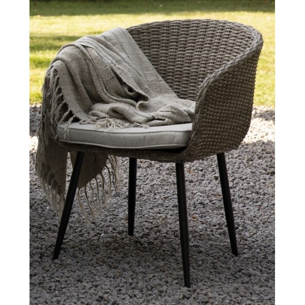 Aster utestol i naturfärgad konstrotting med dyna Aster utestol i naturfärgad konstrotting med dyna