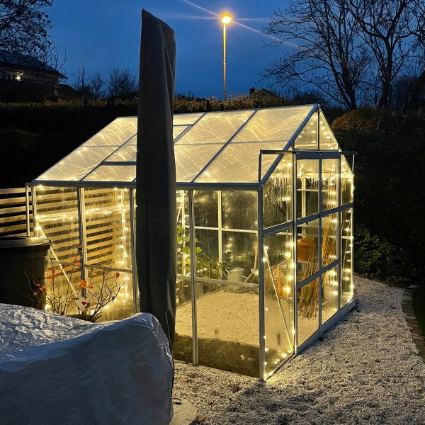 Växthus 6,4 m² | 4 mm säkerhetsglas | 5 års stormgaranti Växthus 6,4 m² | 4 mm säkerhetsglas | 5 års stormgaranti