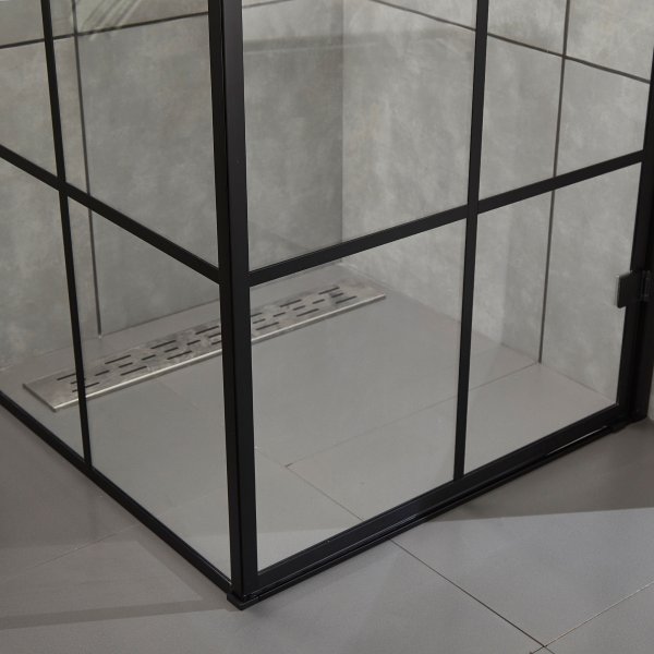 Duschväggar med svarta profiler och 6 mm säkerhetsglas Duschväggar med svarta profiler och 6 mm säkerhetsglas