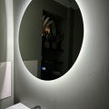 Kundbild Rund badrumsspegel 80cm | LED-belysning & anti-fog: Grym spegel och design full 
Mvh...