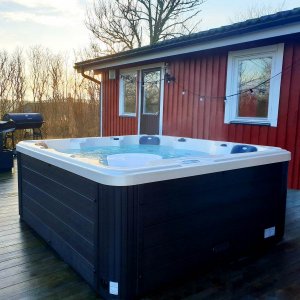 Spabad Poseidon– 5–6 personer | Lucite® akryl & Gecko® cirkulationspump | 2026 Spabad Poseidon– 5–6 personer | Lucite® akryl & Gecko® cirkulationspump | 2026