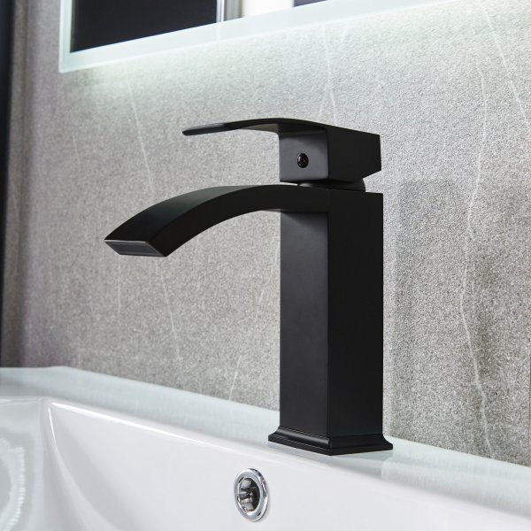 Badrumspaket | Kommod, sidoskåp & LED-spegel | Blandare ingår Badrumspaket | Kommod, sidoskåp & LED-spegel | Blandare ingår