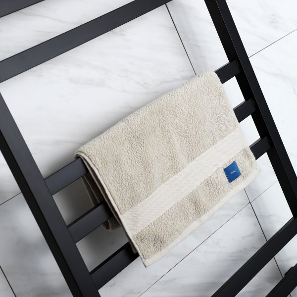 Elektrisk handdukstork 60x102,5x12cm | SC05 | Svart Elektrisk handdukstork 60x102,5x12cm | SC05 | Svart